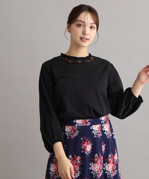 LAURA ASHLEY(ローラアシュレイ)の「フリルレース衿バルーンスリーブカットソー(Tシャツ/カットソー・レディース・アイボリー/ボルドー/ブラック・38)」の2枚目の写真