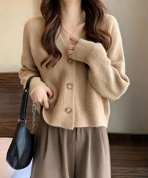 Beststore(ベストストア)の「【6色展開】ふんわりやわらかニットカーディガン シンプルで着回し力抜群!Vネックショート丈カーディガン秋冬(カーディガン/ボレロ・レディース・ブラック/アイボリー/キャメル/ブルー/ベージュ/グリーン・FREE)」の4枚目の写真