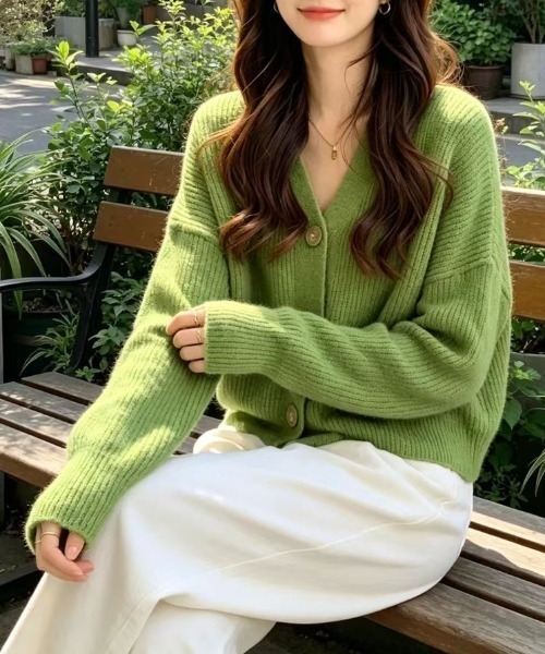 Beststore(ベストストア)の「【6色展開】ふんわりやわらかニットカーディガン シンプルで着回し力抜群!Vネックショート丈カーディガン秋冬(カーディガン/ボレロ・レディース・ブラック/アイボリー/キャメル/ブルー/ベージュ/グリーン・FREE)」の5枚目の写真