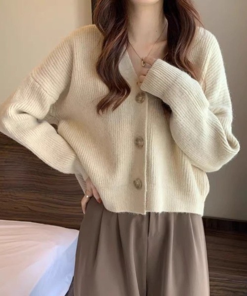 Beststore(ベストストア)の「【6色展開】ふんわりやわらかニットカーディガン シンプルで着回し力抜群!Vネックショート丈カーディガン秋冬(カーディガン/ボレロ・レディース・ブラック/アイボリー/キャメル/ブルー/ベージュ/グリーン・FREE)」の2枚目の写真