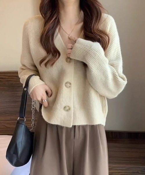 Beststore(ベストストア)の「【6色展開】ふんわりやわらかニットカーディガン シンプルで着回し力抜群!Vネックショート丈カーディガン秋冬(カーディガン/ボレロ・レディース・ブラック/アイボリー/キャメル/ブルー/ベージュ/グリーン・FREE)」の8枚目の写真