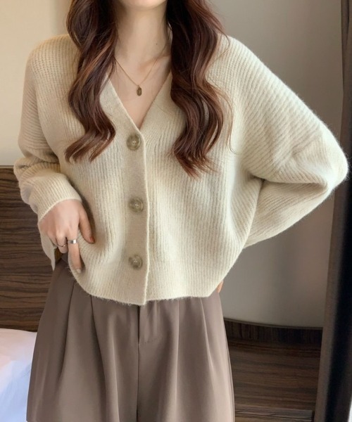 Beststore(ベストストア)の「【6色展開】ふんわりやわらかニットカーディガン シンプルで着回し力抜群!Vネックショート丈カーディガン秋冬(カーディガン/ボレロ・レディース・ブラック/アイボリー/キャメル/ブルー/ベージュ/グリーン・FREE)」の9枚目の写真