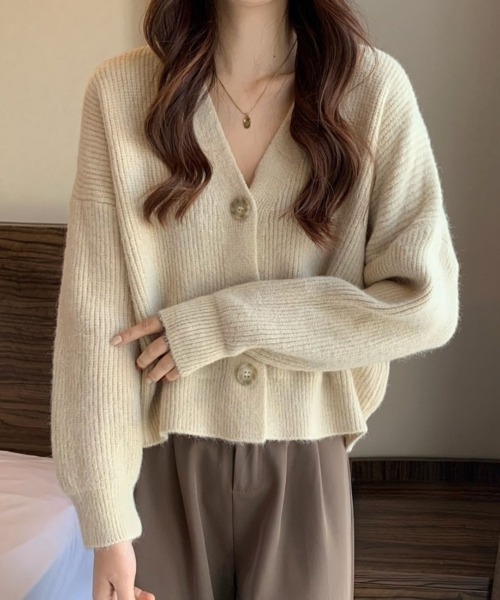 Beststore(ベストストア)の「【6色展開】ふんわりやわらかニットカーディガン シンプルで着回し力抜群!Vネックショート丈カーディガン秋冬(カーディガン/ボレロ・レディース・ブラック/アイボリー/キャメル/ブルー/ベージュ/グリーン・FREE)」の10枚目の写真