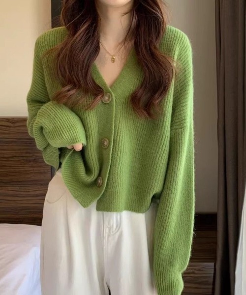 Beststore(ベストストア)の「【6色展開】ふんわりやわらかニットカーディガン シンプルで着回し力抜群!Vネックショート丈カーディガン秋冬(カーディガン/ボレロ・レディース・ブラック/アイボリー/キャメル/ブルー/ベージュ/グリーン・FREE)」の14枚目の写真