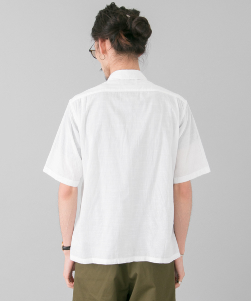 URBAN RESEARCH（アーバンリサーチ）の「UR 刺繍S/Sシャツ（シャツ/ブラウス・メンズ・ブラック/ホワイト/カーキ・LARGE/MEDIUM）」の6枚目の写真