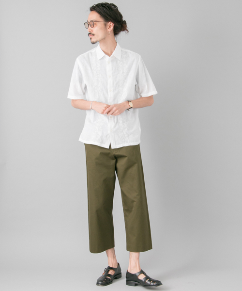 URBAN RESEARCH（アーバンリサーチ）の「UR 刺繍S/Sシャツ（シャツ/ブラウス・メンズ・ブラック/ホワイト/カーキ・LARGE/MEDIUM）」の7枚目の写真