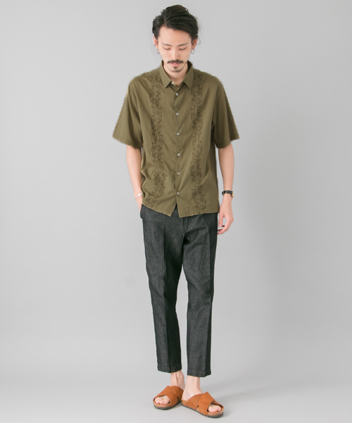 URBAN RESEARCH（アーバンリサーチ）の「UR 刺繍S/Sシャツ（シャツ/ブラウス・メンズ・ブラック/ホワイト/カーキ・LARGE/MEDIUM）」の13枚目の写真