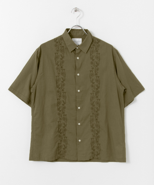 URBAN RESEARCH（アーバンリサーチ）の「UR 刺繍S/Sシャツ（シャツ/ブラウス・メンズ・ブラック/ホワイト/カーキ・LARGE/MEDIUM）」の16枚目の写真