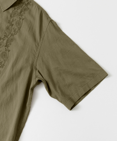 URBAN RESEARCH（アーバンリサーチ）の「UR 刺繍S/Sシャツ（シャツ/ブラウス・メンズ・ブラック/ホワイト/カーキ・LARGE/MEDIUM）」の18枚目の写真