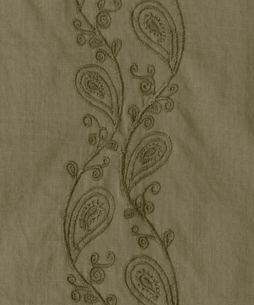 URBAN RESEARCH（アーバンリサーチ）の「UR 刺繍S/Sシャツ（シャツ/ブラウス・メンズ・ブラック/ホワイト/カーキ・LARGE/MEDIUM）」の9枚目の写真