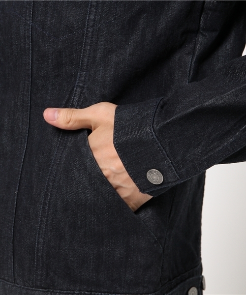 Levi's（リーバイス）の「LEVI'S(R) COMMUTER(TM) -タイプⅡ- デニムジャケット ダークインディゴブルー（デニムジャケット・メンズ・ダークインディゴブルー・MEDIUM/SMALL/LARGE/X-SMALL）」の4枚目の写真