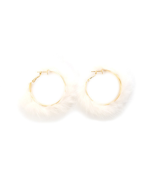 Luz Llena (NEY)（ラズレナニー）の「ミンクファー・フープピアス（ピアス（両耳用）・レディース・ブラック/キャメル/ピンク/オフホワイト/グレー・ﾌﾘ-）」の2枚目の写真