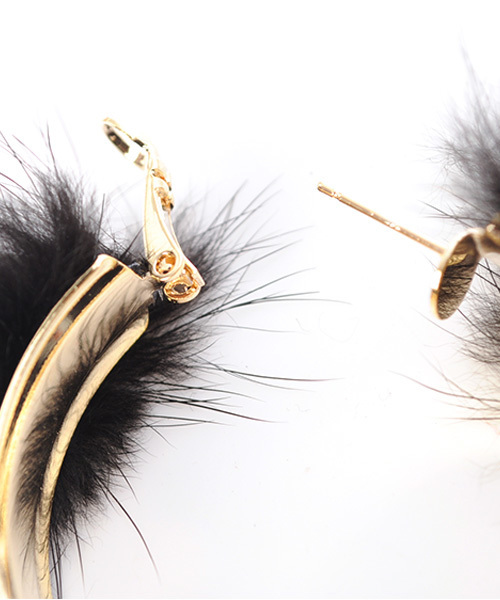 Luz Llena (NEY)（ラズレナニー）の「ミンクファー・フープピアス（ピアス（両耳用）・レディース・ブラック/キャメル/ピンク/オフホワイト/グレー・ﾌﾘ-）」の10枚目の写真