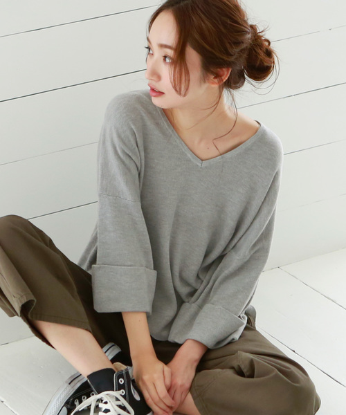 Luz Llena (philter)（ラズレナ　フィルター）の「袖折り返しハイゲージVネックニット（ニット/セーター・レディース・ネイビー/グレー/オフホワイト・MEDIUM）」の3枚目の写真