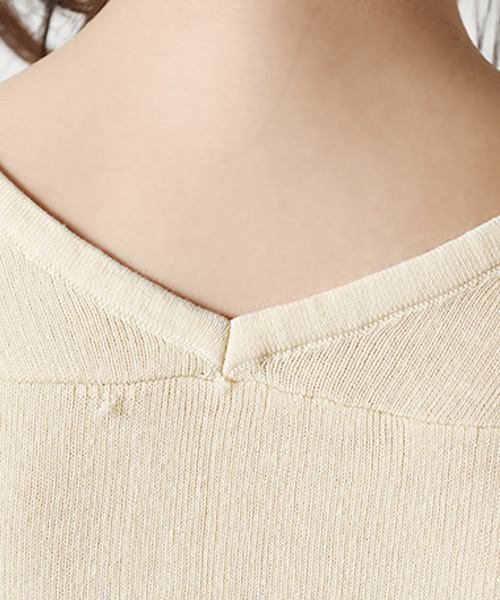 Luz Llena (philter)（ラズレナ　フィルター）の「袖折り返しハイゲージVネックニット（ニット/セーター・レディース・ネイビー/グレー/オフホワイト・MEDIUM）」の4枚目の写真