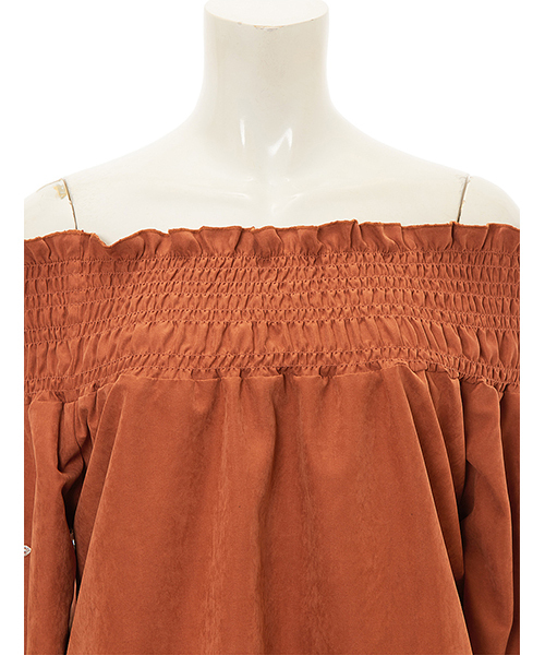 Color(カラー)の「ピーチスキン刺繍オフショルブラウス(シャツ/ブラウス・レディース・チャコールグレー/キャメル・MEDIUM)」の17枚目の写真