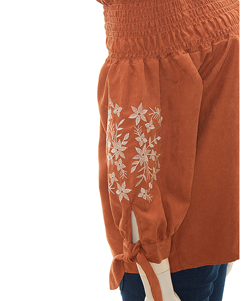 Color(カラー)の「ピーチスキン刺繍オフショルブラウス(シャツ/ブラウス・レディース・チャコールグレー/キャメル・MEDIUM)」の18枚目の写真