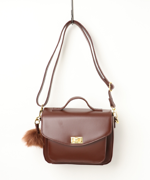 WEGO（ウィゴー）の「WEGO/ファーポンポン付フラップショルダーバッグ（ショルダーバッグ・レディース・ブラック/ワイン/その他1/ブラウン・FREE）」の3枚目の写真
