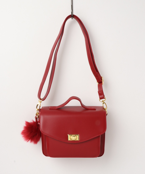 WEGO（ウィゴー）の「WEGO/ファーポンポン付フラップショルダーバッグ（ショルダーバッグ・レディース・ブラック/ワイン/その他1/ブラウン・FREE）」の4枚目の写真