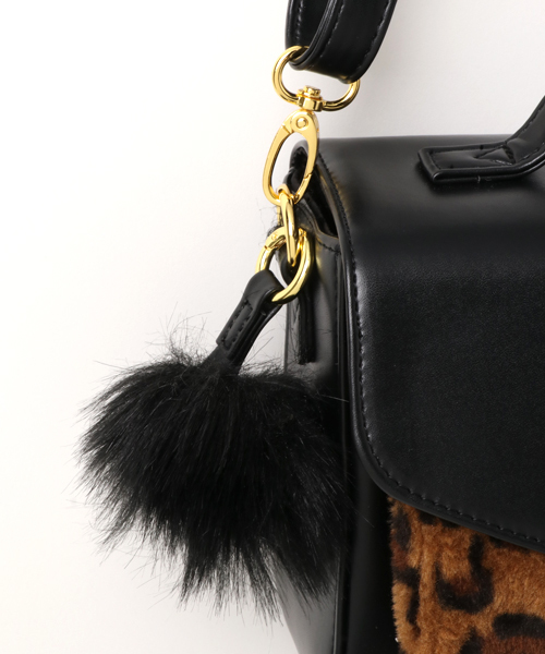 WEGO（ウィゴー）の「WEGO/ファーポンポン付フラップショルダーバッグ（ショルダーバッグ・レディース・ブラック/ワイン/その他1/ブラウン・FREE）」の6枚目の写真