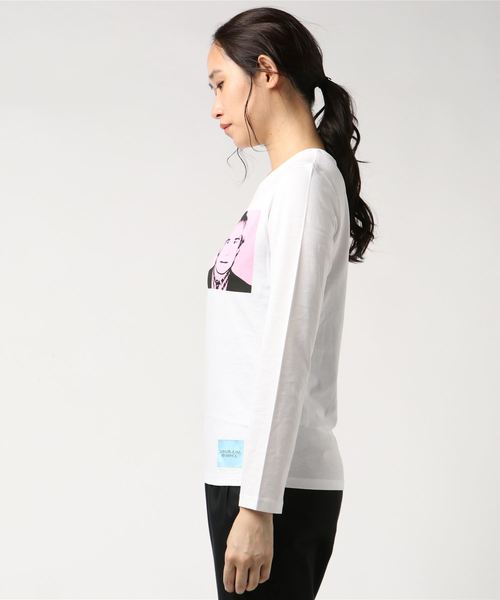 Calvin Klein Jeans(カルヴァンクラインジーンズ)の「ウォーホル ポートレート レギュラーフィット ロング スリーブ シャツ(Tシャツ/カットソー・レディース・ホワイト/ブラック・SMALL/MEDIUM/LARGE)」の3枚目の写真
