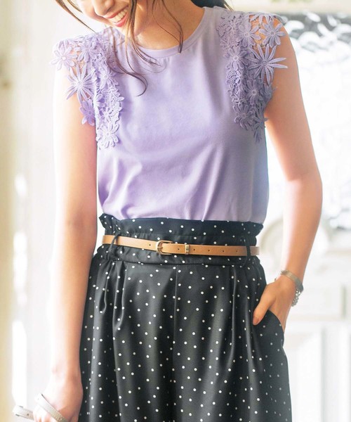 GeeRA(ジーラ)の「袖花柄レースカットソー(Tシャツ/カットソー・レディース・イエロー/オフホワイト/ブラック/ラベンダー・X-LARGE/SMALL/MEDIUM/LARGE)」の4枚目の写真