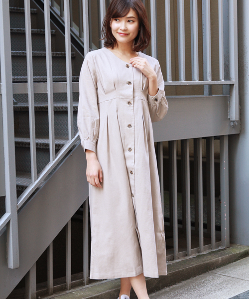 apres jour(アプレジュール)の「Vボタンリネン混ワンピース【ZOZOTOWN限定アイテム】(ワンピース・レディース・ベージュ/ラベンダー・フリー)」の1枚目の写真
