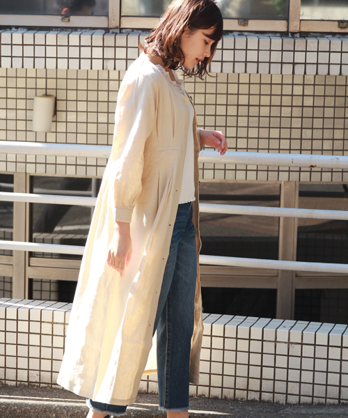 apres jour(アプレジュール)の「Vボタンリネン混ワンピース【ZOZOTOWN限定アイテム】(ワンピース・レディース・ベージュ/ラベンダー・フリー)」の4枚目の写真