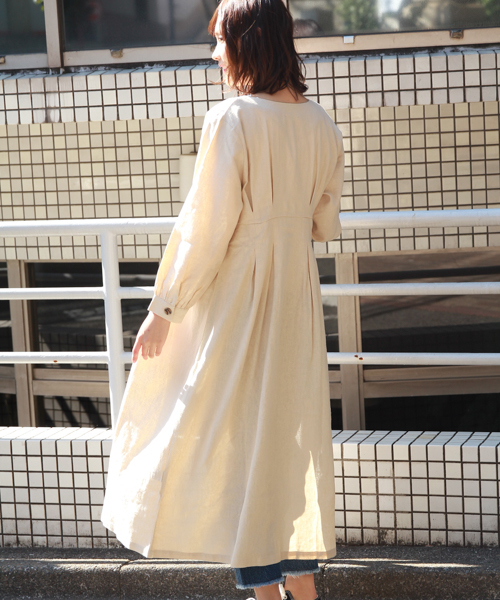 apres jour(アプレジュール)の「Vボタンリネン混ワンピース【ZOZOTOWN限定アイテム】(ワンピース・レディース・ベージュ/ラベンダー・フリー)」の5枚目の写真