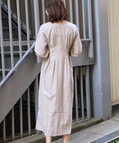 apres jour(アプレジュール)の「Vボタンリネン混ワンピース【ZOZOTOWN限定アイテム】(ワンピース・レディース・ベージュ/ラベンダー・フリー)」の11枚目の写真