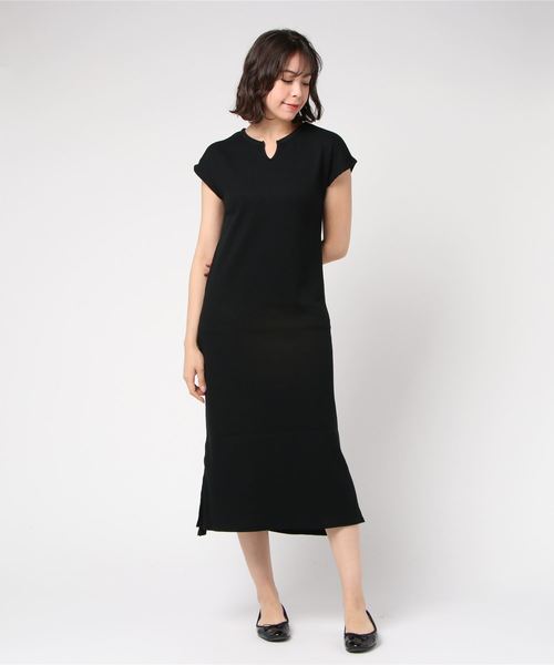 TRUDEA(トルディア)の「ワッフルスリットネックワンピース(ワンピース・レディース・チャコールグレー/ブラック/ネイビー/アイボリー/モカ・MEDIUM)」の9枚目の写真