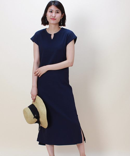 TRUDEA(トルディア)の「ワッフルスリットネックワンピース(ワンピース・レディース・チャコールグレー/ブラック/ネイビー/アイボリー/モカ・MEDIUM)」の14枚目の写真