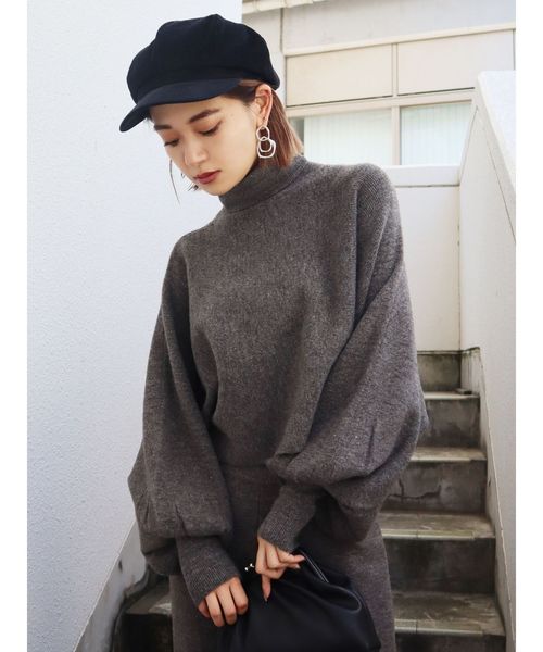 EMODA（エモダ）の「アップネックボリュームスリーブニット（ニット/セーター・レディース・ブラック/ブラウン/グレー/カーキ・FREE）」の16枚目の写真