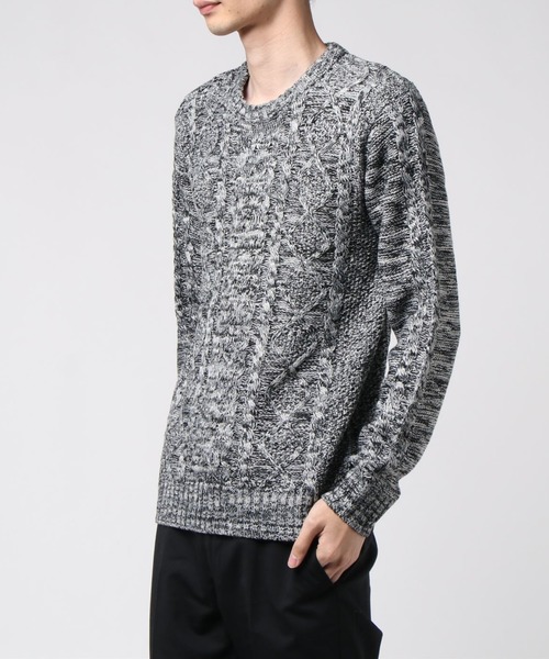 VIBGYOR(ヴィブジョー)の「VIBGYOR Select/ケーブル編クルーネックニット(BL)(ニット/セーター・メンズ・ブラック/ネイビー/ブラウン/アイボリー/ワインレッド/ホワイト系その他/ブラック系その他2/ブルー系その他/杢グレー/パープル系その他/グレー系その他/ベージュ系その他/ブラック系その他/キャメル・MEDIUM/LARGE/X-LARGE)」の6枚目の写真