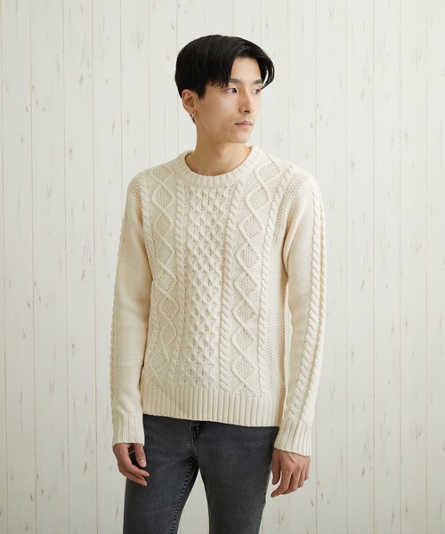 VIBGYOR(ヴィブジョー)の「VIBGYOR Select/ケーブル編クルーネックニット(BL)(ニット/セーター・メンズ・ブラック/ネイビー/ブラウン/アイボリー/ワインレッド/ホワイト系その他/ブラック系その他2/ブルー系その他/杢グレー/パープル系その他/グレー系その他/ベージュ系その他/ブラック系その他/キャメル・MEDIUM/LARGE/X-LARGE)」の2枚目の写真