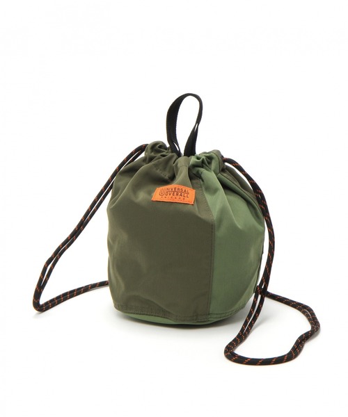 UNIVERSAL OVERALL（ユニバーサルオーバーオール）の「【菅田将暉さん着用アイテム】【UNIVERSAL OVERALL(ユニバーサル オーバーオール)】別注ナイロンツイル巾着ポーチ（ショルダーバッグ・メンズ・ブラック/ベージュ/カーキ・0）」の3枚目の写真