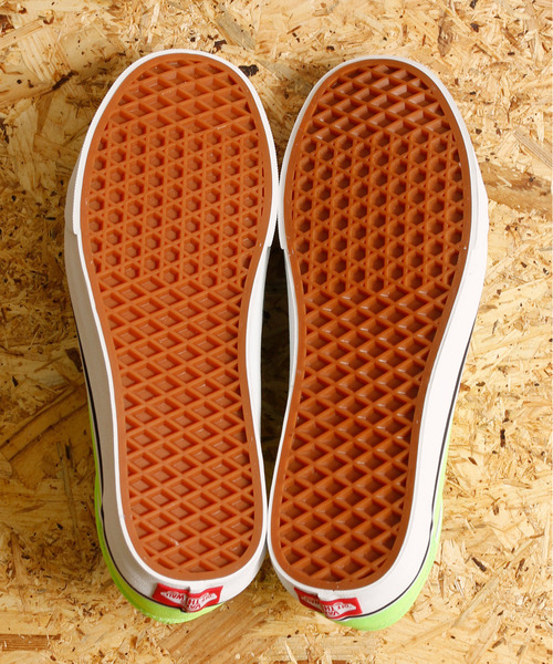 And A(アンドエー)の「VANS ヴァンズ / OLD SKOOL オールドスクール NEON ネオンカラー パステルカラー シューズ ローカットスニーカー キャンバス バンズ / VN0A4U3BWT(スニーカー・メンズ・ピンク/グリーン/レモンイエロー・23cm/23.5cm/24cm/26cm/26.5cm/27cm/27.5cm/28cm)」の18枚目の写真