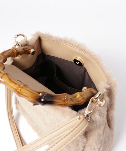 natural couture（ナチュラルクチュール）の「バンブーハンドルファー２ＷＡＹバッグ（ショルダーバッグ・レディース・ベージュ/ピンク/キャメル・FREE）」の5枚目の写真