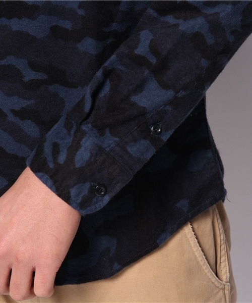 WEGO(ウィゴー)の「WEGO/カモフラプリントネルシャツ(シャツ/ブラウス・メンズ・カーキ/ネイビー・LARGE/MEDIUM)」の4枚目の写真