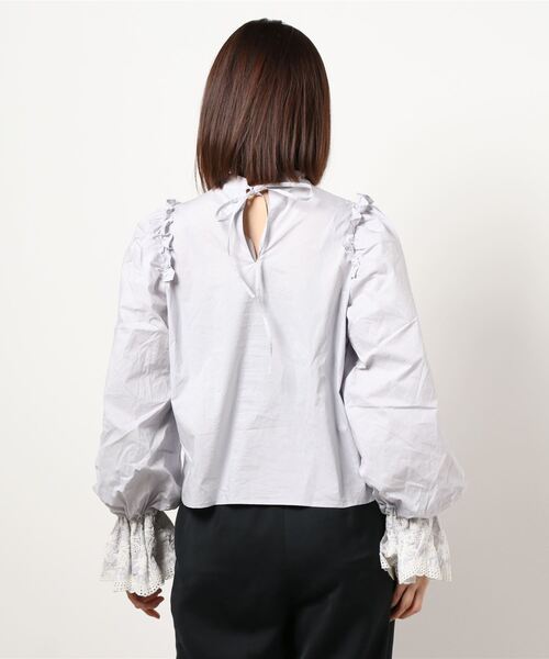 one after another NICE CLAUP（ワンアフターアナザーナイスクラップ）の「刺繍ブラウス（シャツ/ブラウス・レディース・ブラック/ベージュ/オフホワイト/サックスブルー・FREE）」の5枚目の写真
