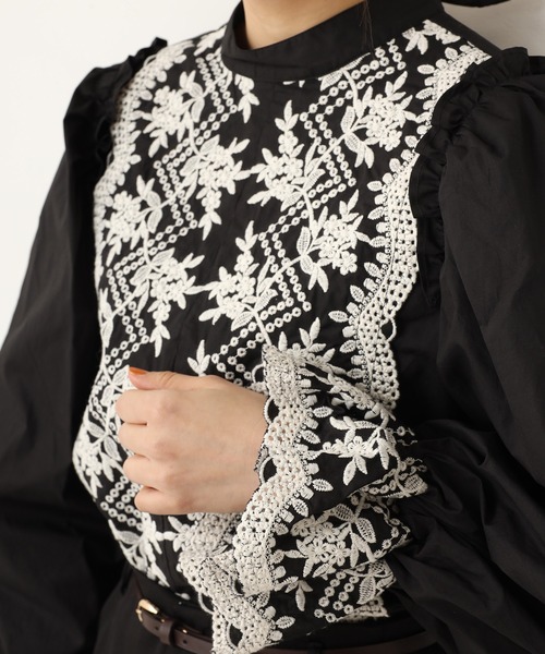one after another NICE CLAUP（ワンアフターアナザーナイスクラップ）の「刺繍ブラウス（シャツ/ブラウス・レディース・ブラック/ベージュ/オフホワイト/サックスブルー・FREE）」の15枚目の写真