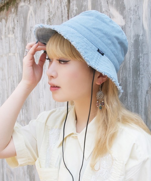polcadot(ポルカドット)の「DENIM FRINGE HAT/デニムフリンジ バケットハット(ハット・レディース・ブラック/ブルー/ホワイト/ライトブルー・FREE)」の3枚目の写真