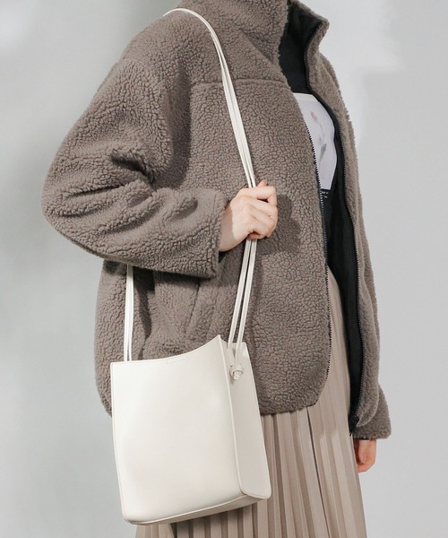 Honeys（ハニーズ）の「スクエアショルダーＢａｇ（ショルダーバッグ・レディース・ピンク系その他/ブルー/ホワイト/ブラック/グレイッシュベージュ/モカ/アイボリー/ピンク・FREE）」の4枚目の写真