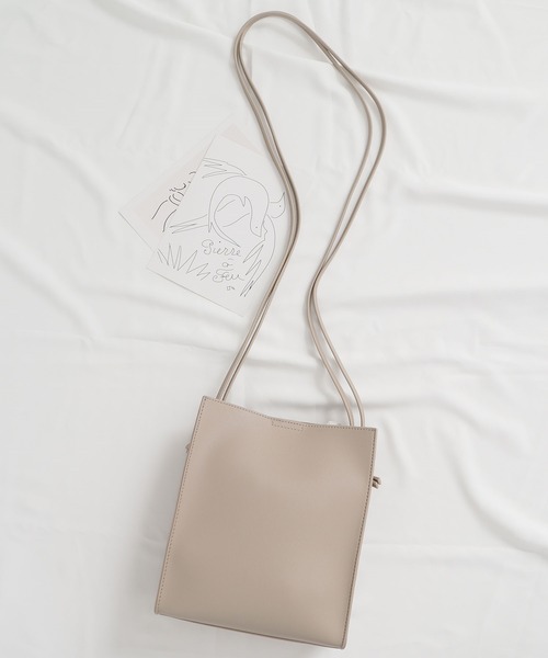 Honeys（ハニーズ）の「スクエアショルダーＢａｇ（ショルダーバッグ・レディース・ピンク系その他/ブルー/ホワイト/ブラック/グレイッシュベージュ/モカ/アイボリー/ピンク・FREE）」の3枚目の写真