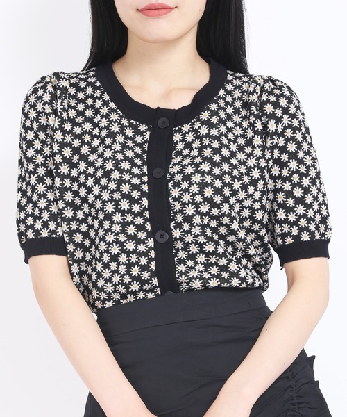 WC(ダブル シー)の「マーガレット半袖カーディガン(カーディガン/ボレロ・レディース・ブラック/ベージュ/サックスブルー・FREE)」の2枚目の写真