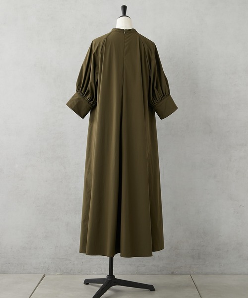 ear PAPILLONNER(イアパピヨネ)の「【SUM1 STYLE(スミ スタイル)】ボリュームギャザーワンピース(ワンピース・レディース・ネイビー/カーキ/ボルドー・FREE)」の14枚目の写真