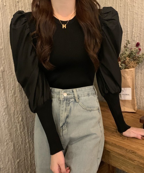 Loueme(ルエム)の「異素材ドッキングパワショルリブトップス(Tシャツ/カットソー・レディース・ホワイト/ブラック・FREE)」の2枚目の写真