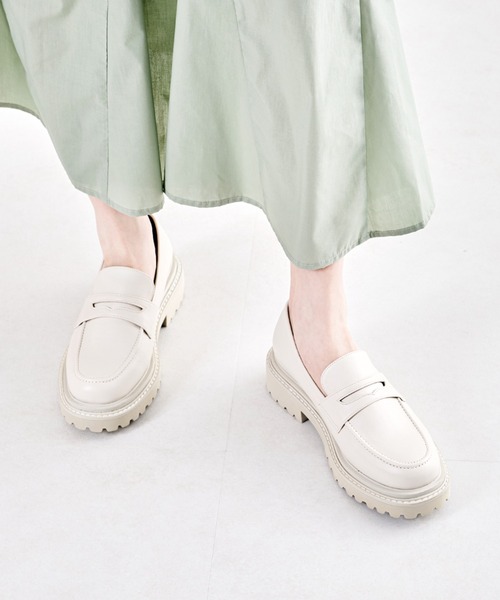 ORiental TRaffic(オリエンタルトラフィック)の「厚底タンクソールローファー/21116(ローファー・レディース・ブラック/ホワイト・34/35/36/37/38/39/40/41/42)」の22枚目の写真