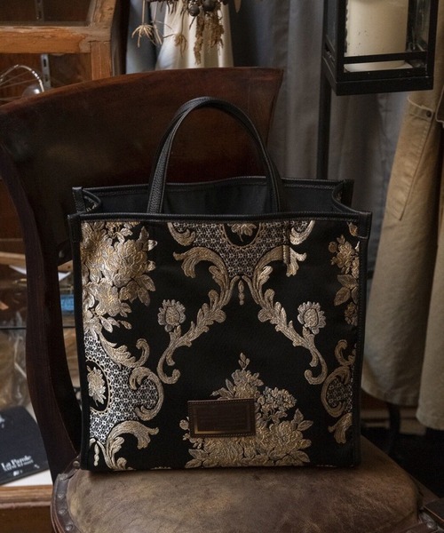 intoxic.(イントキシック)の「DAMASK JACQUARD LARGE TOTE ラージトート(トートバッグ・レディース・ブラック/ブルー/オレンジ・FREE)」の9枚目の写真