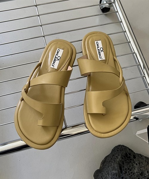 La-gemme（ラジェム）の「クロスベルトサンダル（サンダル・レディース・オフホワイト/イエロー/ブラウン/ブラック・38/36/39/35/37）」の4枚目の写真